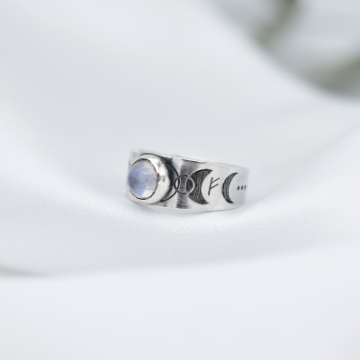 Srebrny Pierścionek z Runami